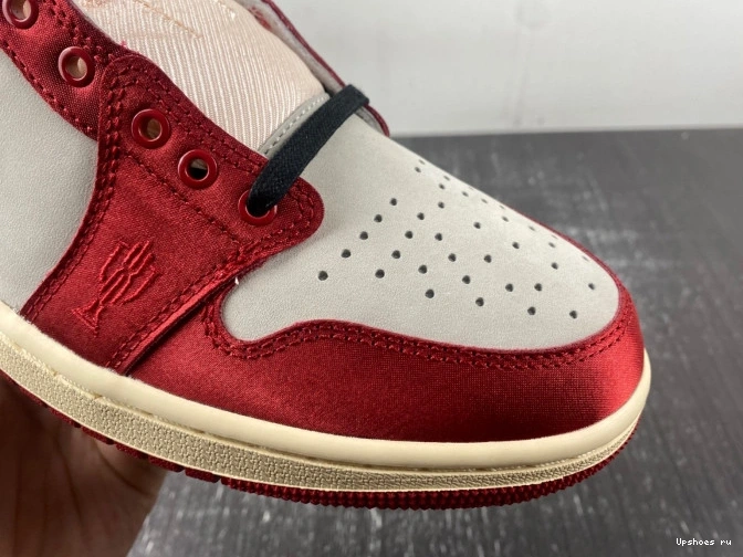 Low Away Room Jordan 1 Trophy Retro OG 0421